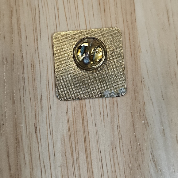 🎉BOGO🎉Cartoon Earth Face Pin - Picture 4 of 5